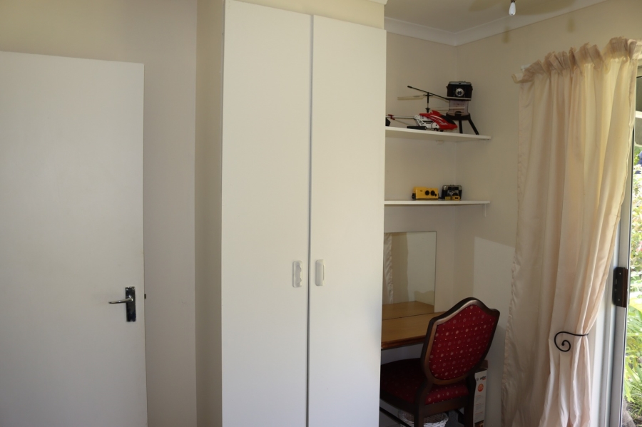 To Let 4 Bedroom Property for Rent in Kleinmond Western Cape